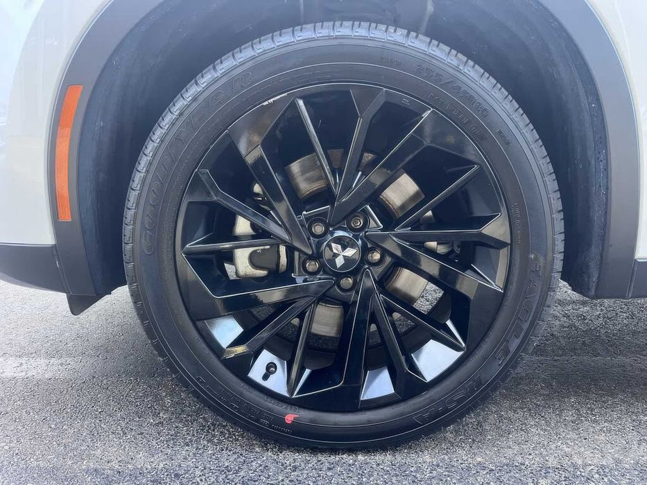 Mitsubishi Outlander SEL      2023