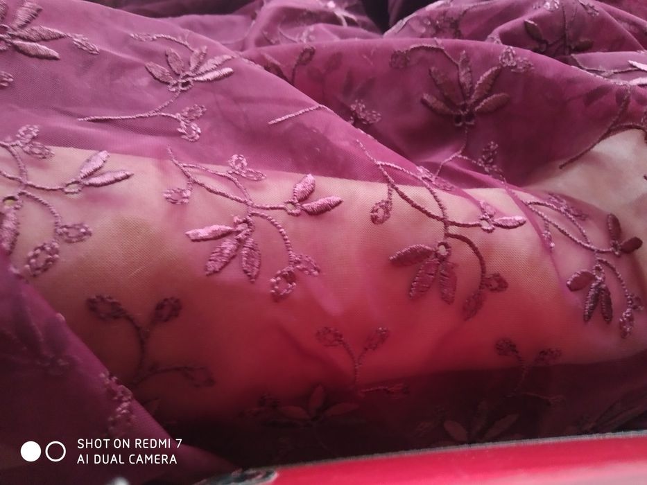 Продам ткань прошва на бордовой сетке