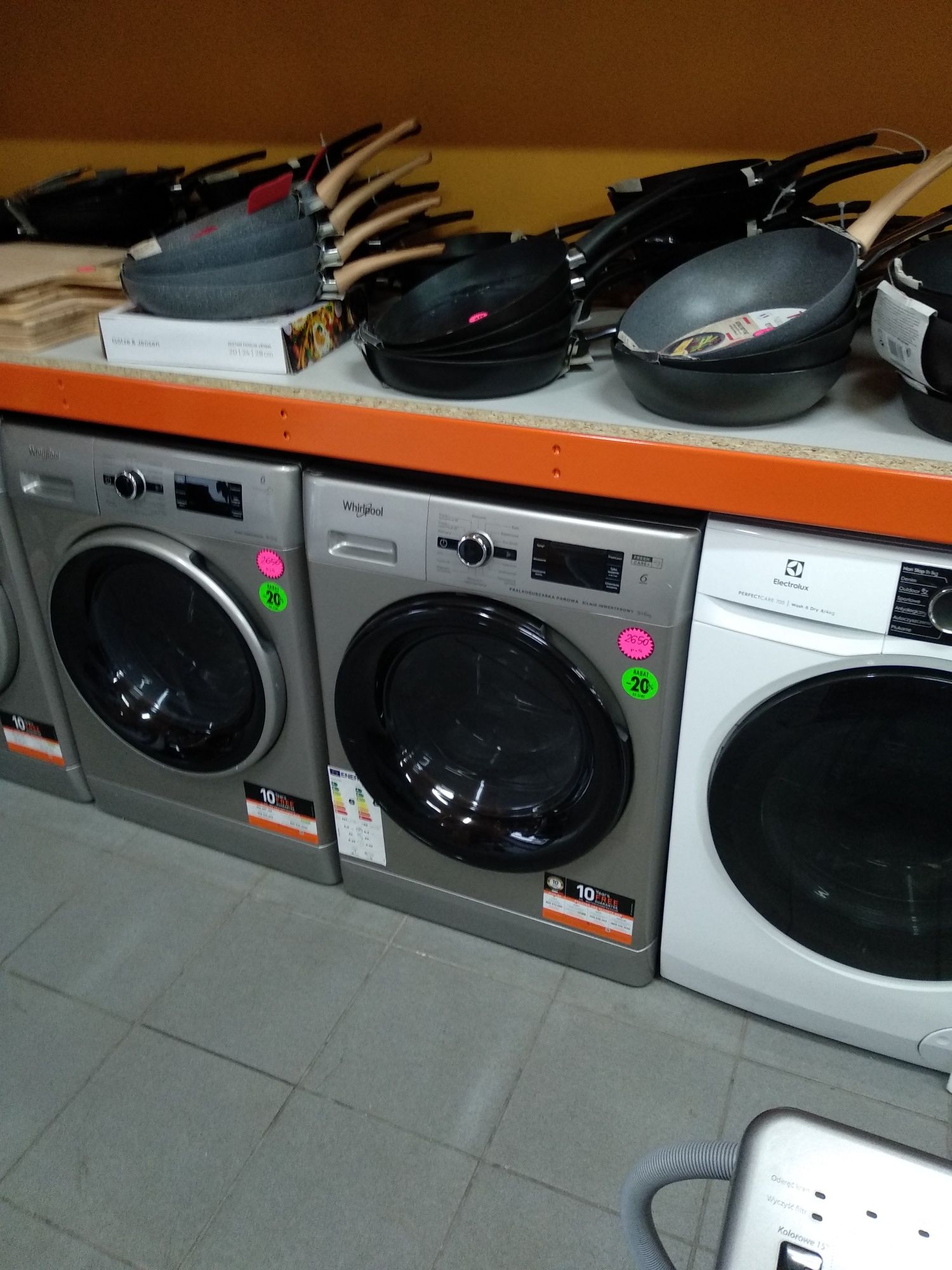 OUTLET Janki ul Wspólna 6 Pralko-suszarka WHIRLPOOL FWDG961483SBSVPL N