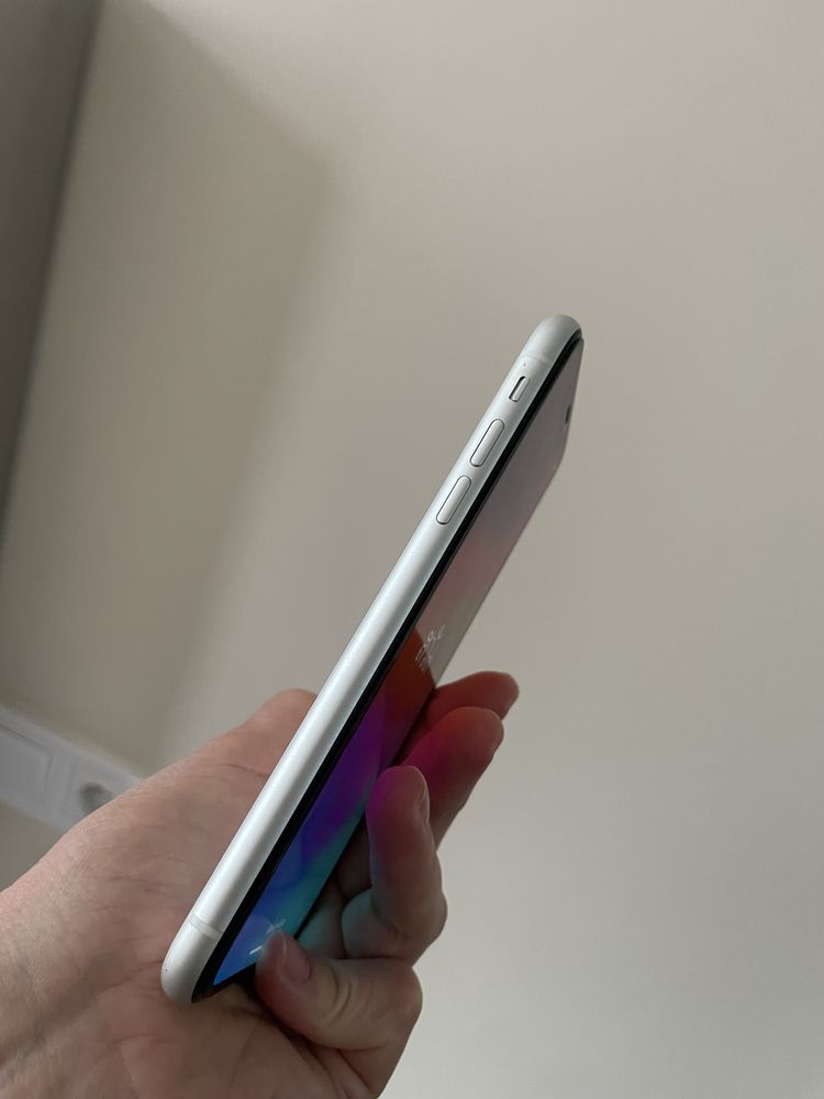 Продам iPhone XR 64 GB б/у