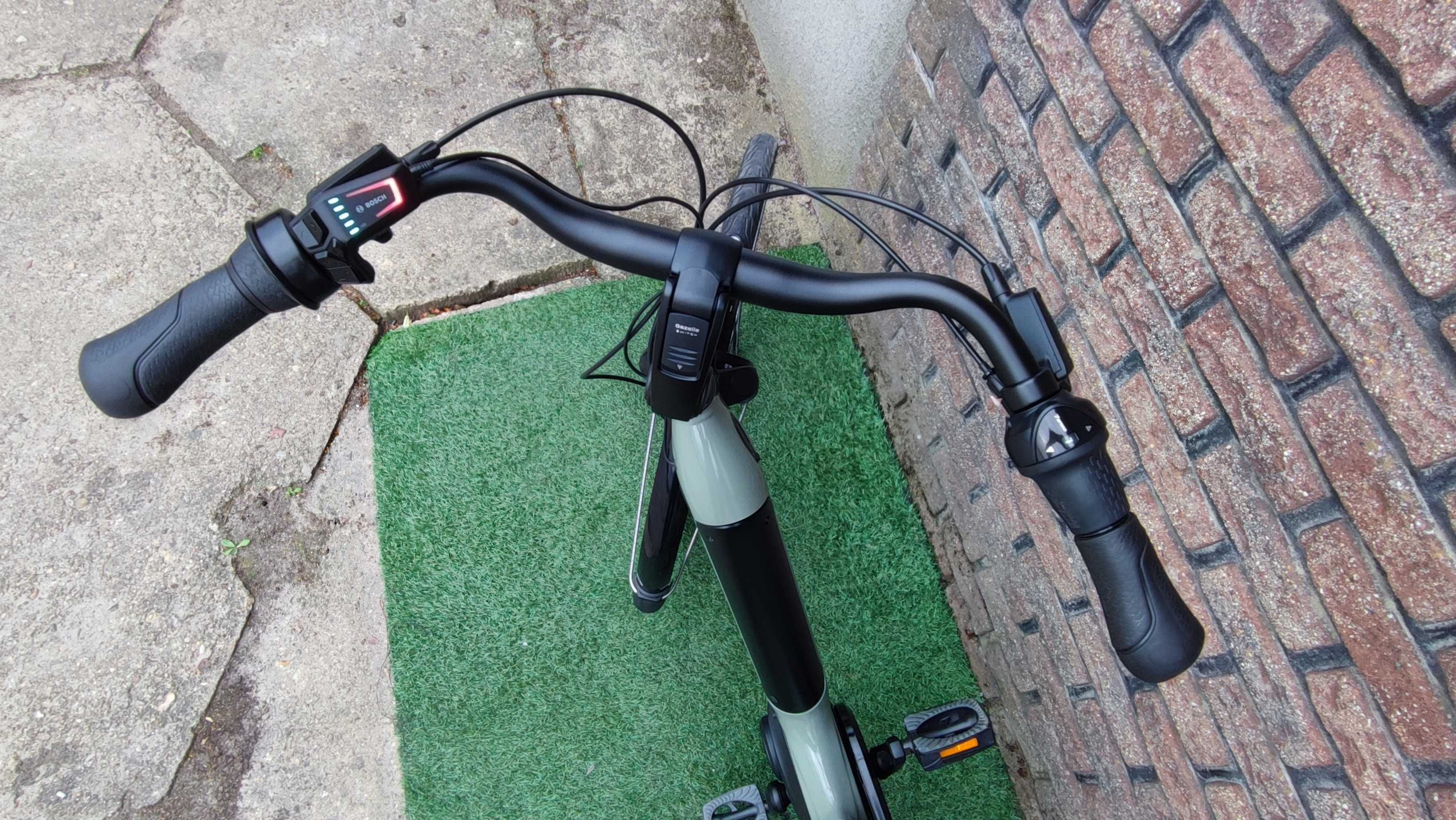 Rower Elektryczny Gazelle Grenoble C7+ nowy model tarcze BOSCH SMART