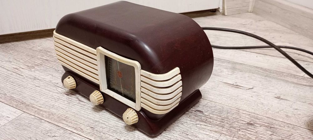 Kolekcjonerskie radio lampowe bakelitowe TESLA TALISMAN 307 U