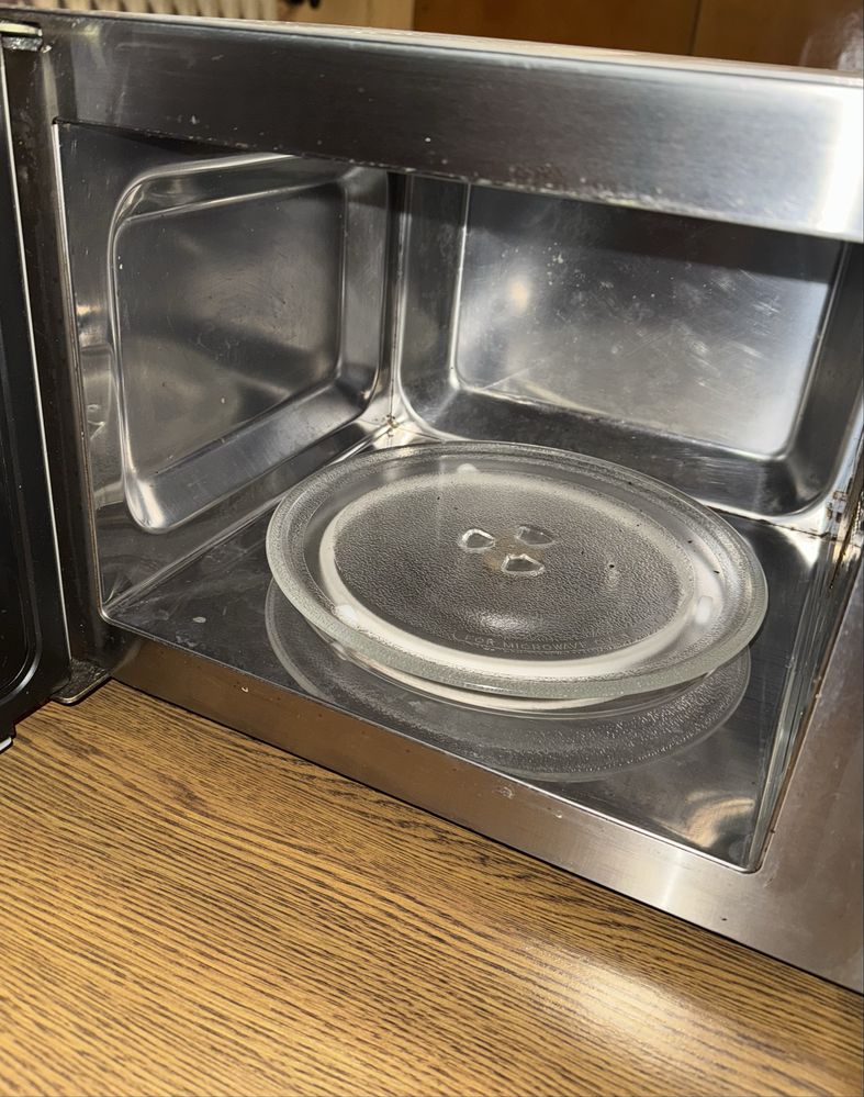 Kuchenka Mikrofalowa z funkcją Grill World Star MW 4223 SG