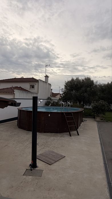 Moradia isolada com piscina terreno 2000m2