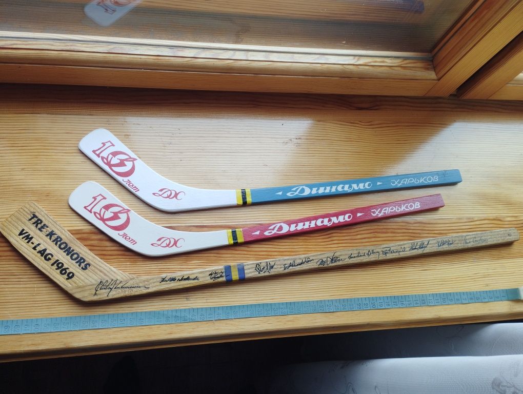 69 год Три короны Швеция Клюшка хоккей сувенир с автографом  Динамо