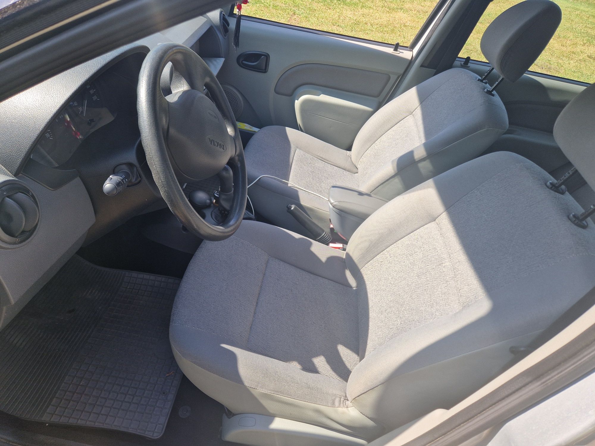 Dacia Logan Офіциал.