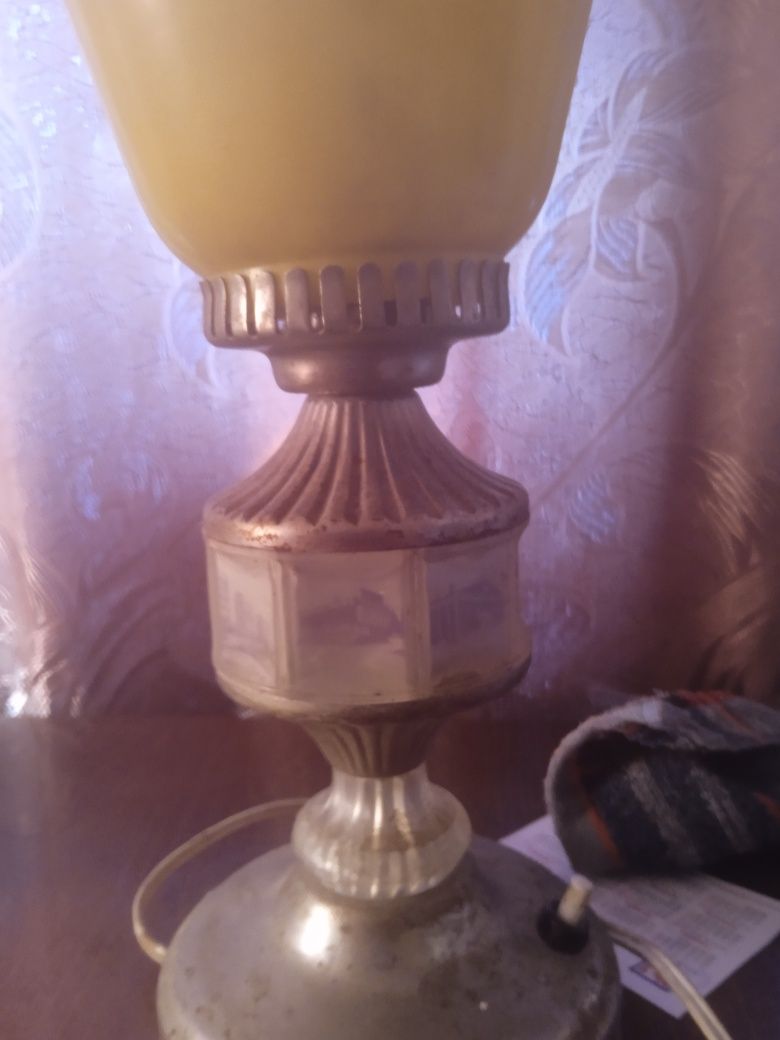 Продам настольную лампу СССР
