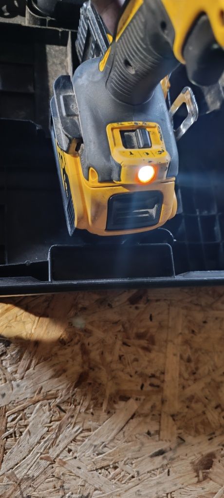 Wkrętarka DeWalt dcd 796p2