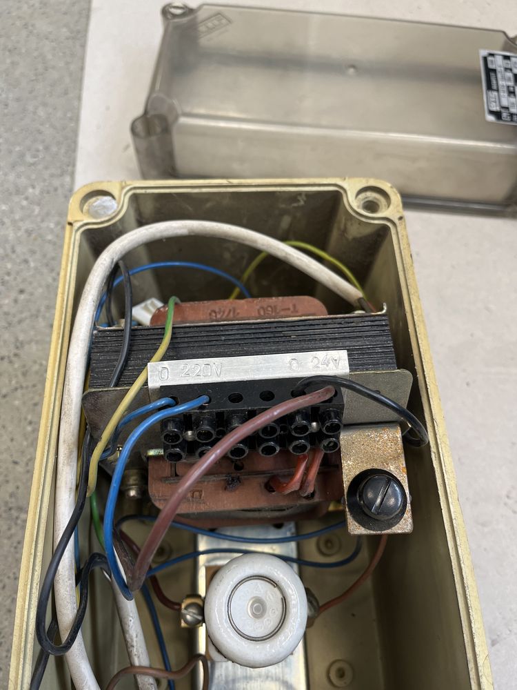 Transformator, Zasilacz z 220 na 24v