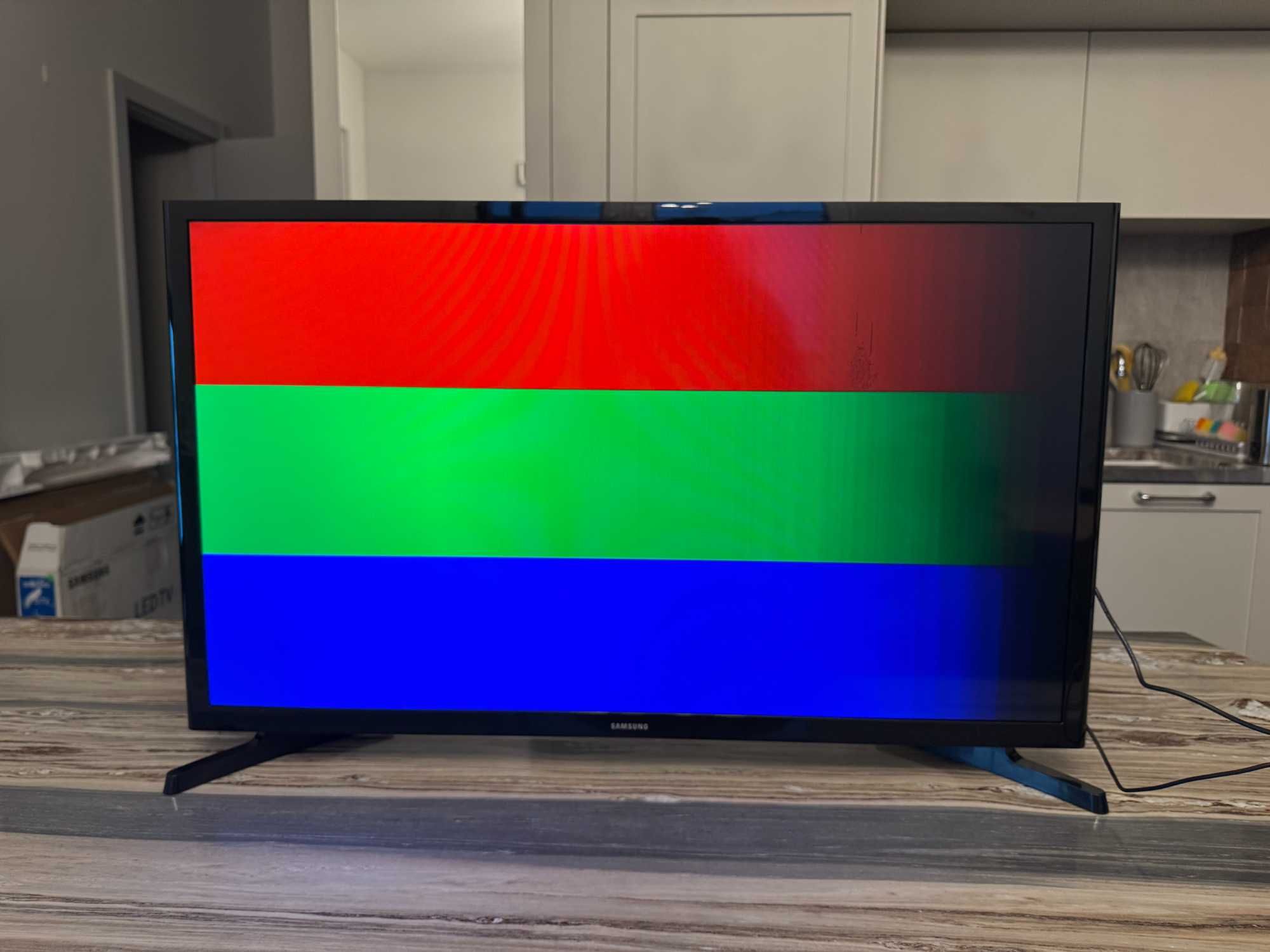 Telewizor 32" Samsung 32J4000BF + tuner DVB-T2/HEVC