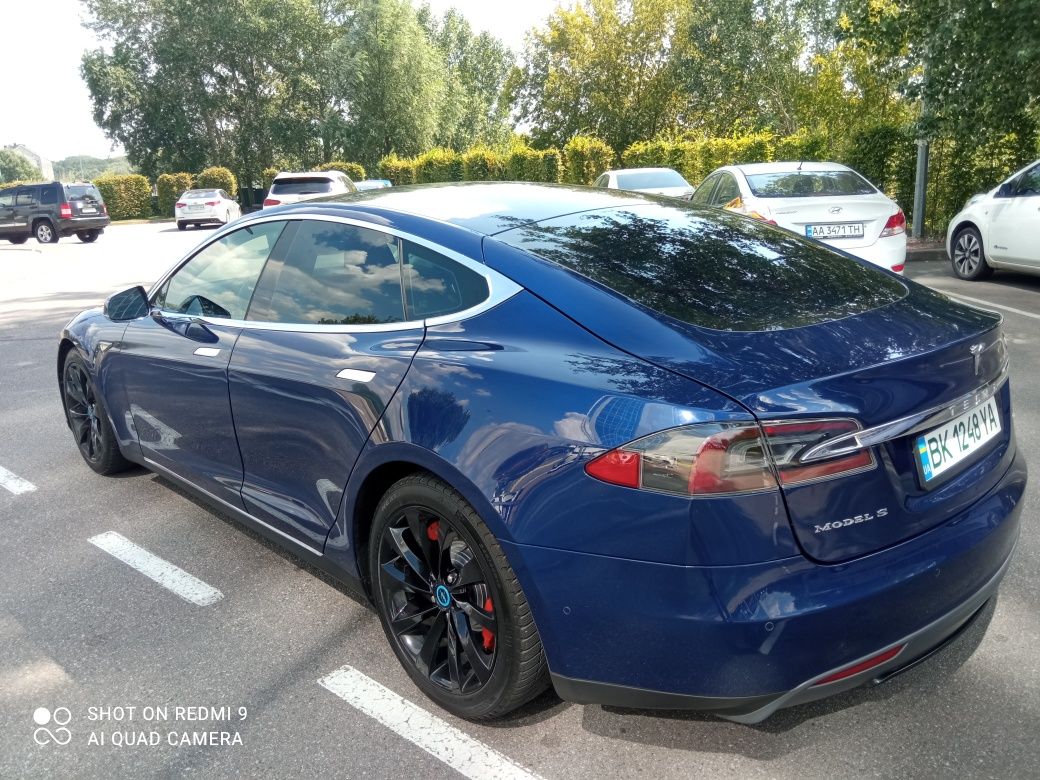 Tesla model S 70D повний привід