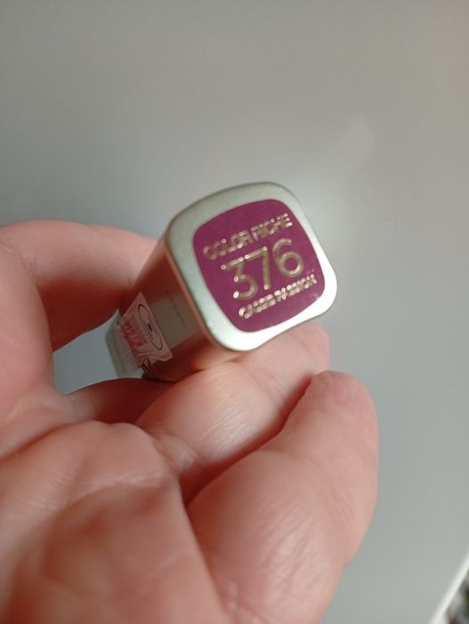 Лот. L'Oréal Paris Помада для губ оригинал