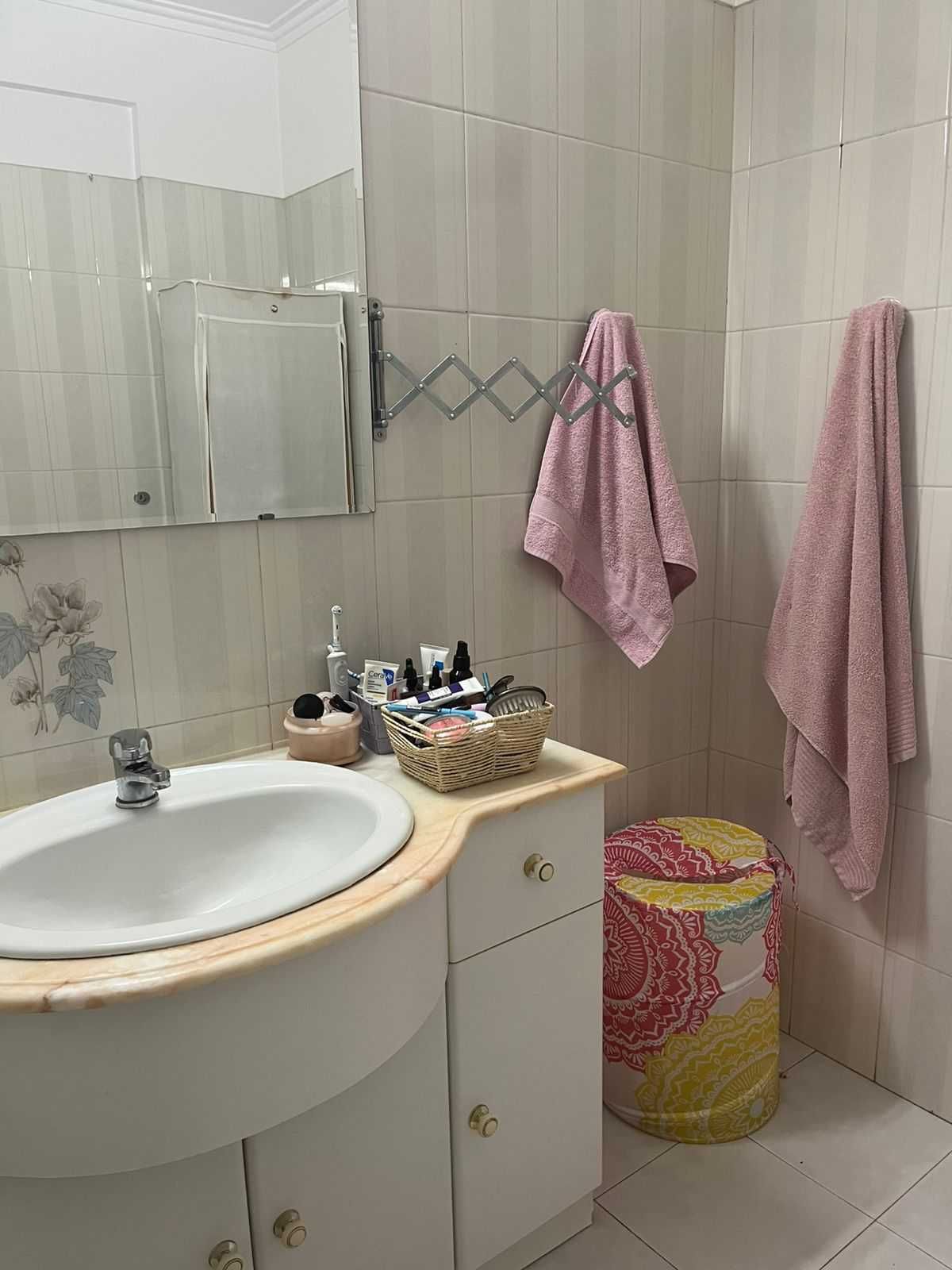 Alugo quarto em Linda-a-Velha