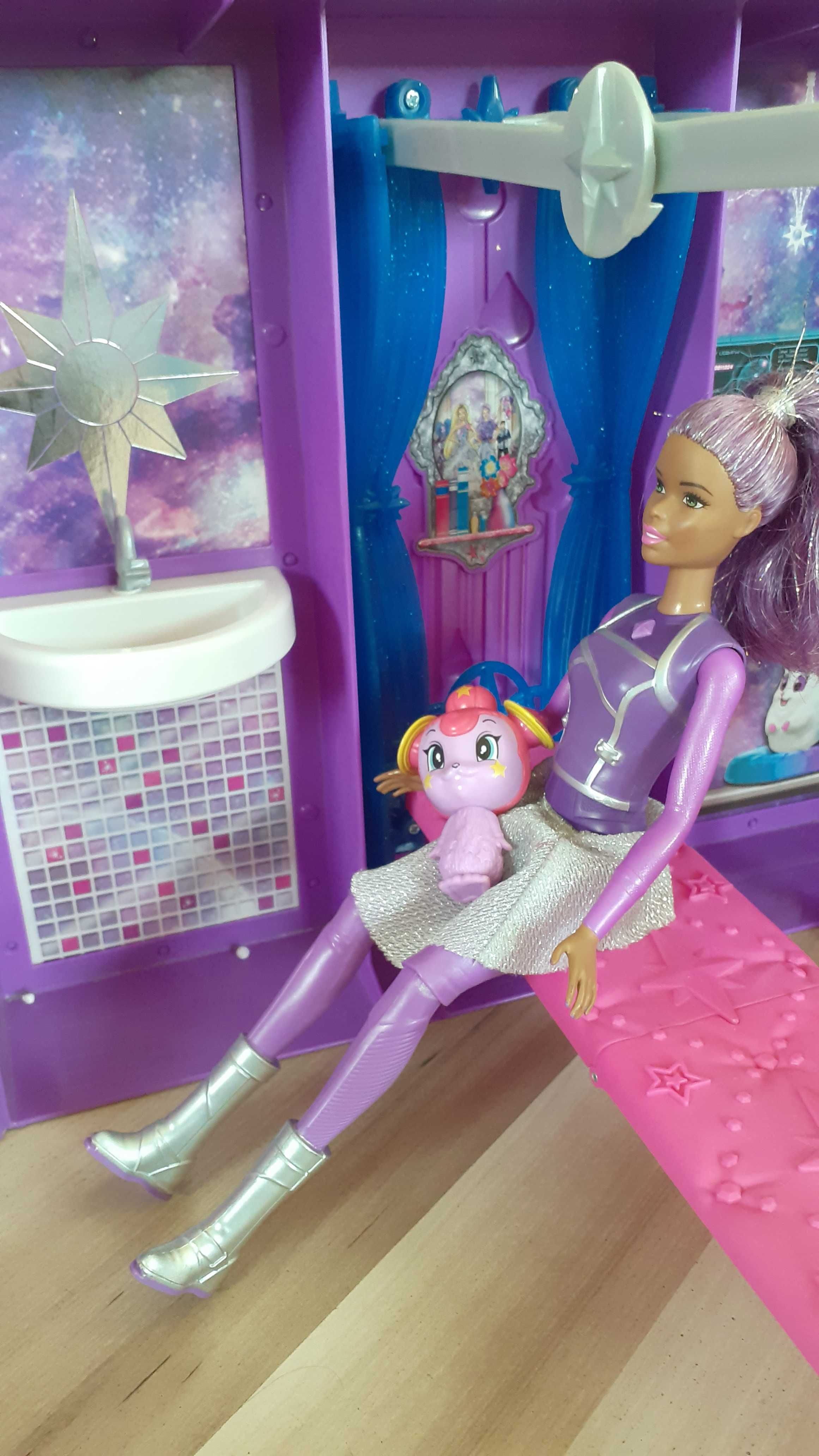 Gwiezdna Barbie plus jej  zamek.