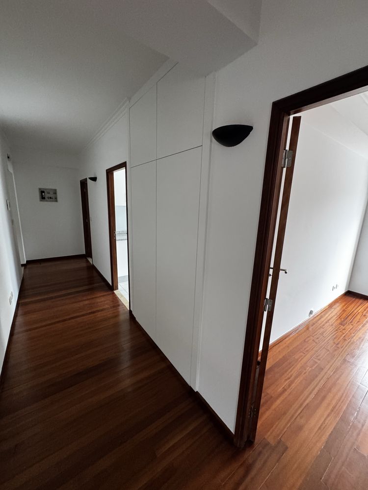 Apartamento T1 (com 2 quartos) com Generoso terraço