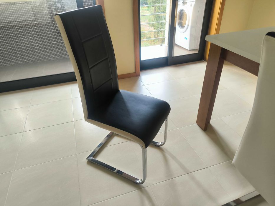 Vendo mesa e cadeiras sala de jantar