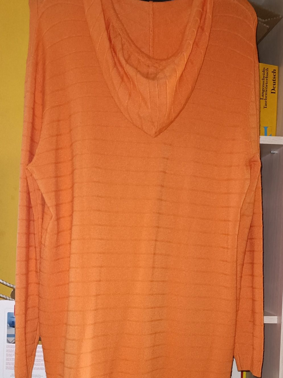 Pomarańczowy sweterek- sukienka z pomponami, 30 zl