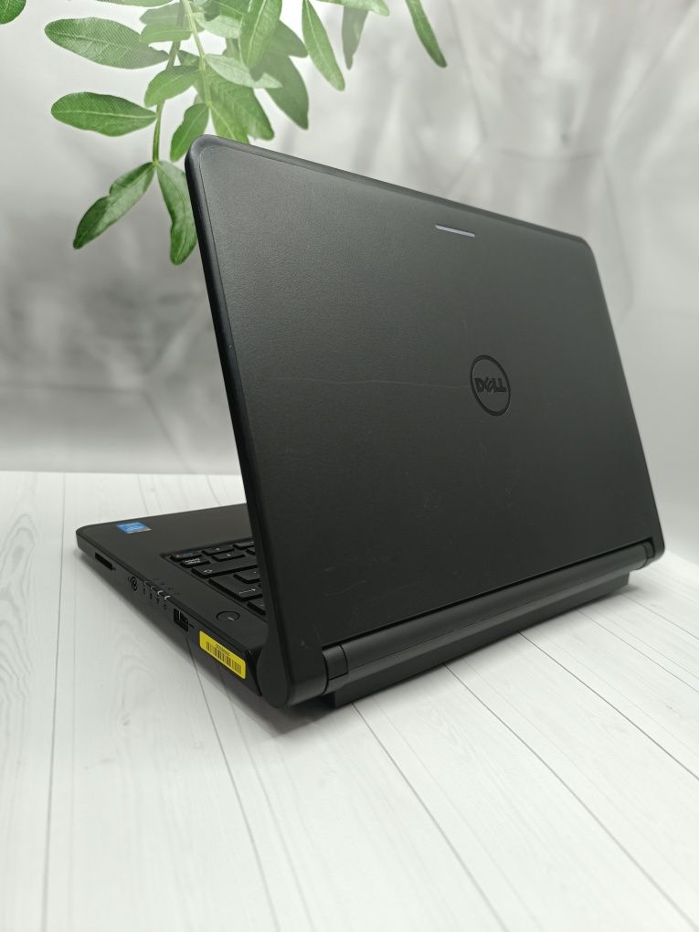 Ноутбук Dell Latitude 3350/i3-5005U/8 ГБ/128 GB/13.2" HD/Гарантія 9 м.