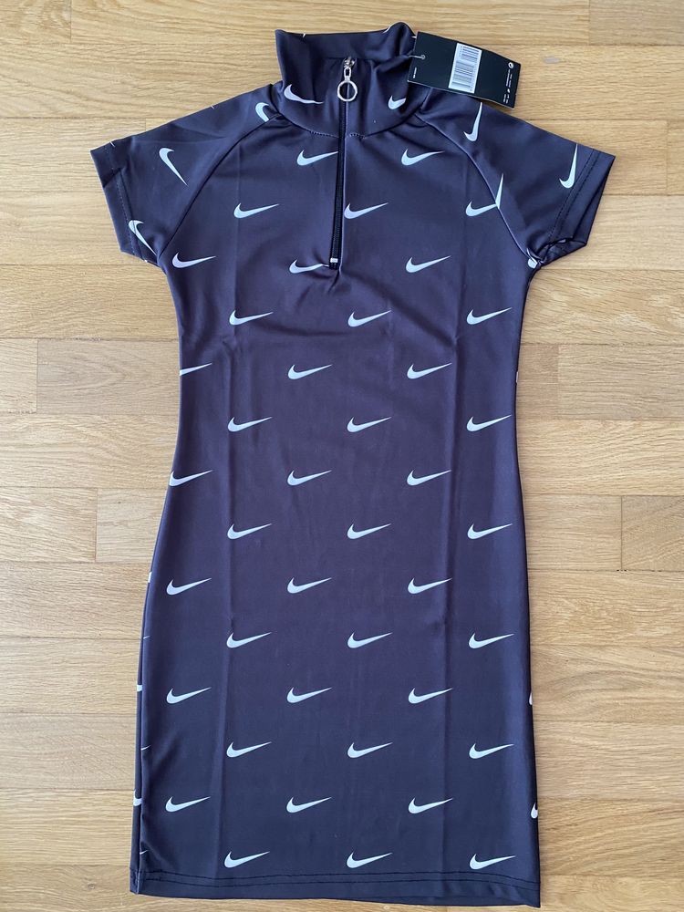 Платье Nike спортивное женское платье