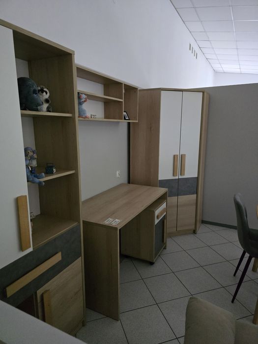 Zestaw mebli do pokoju dziecięcego z szafą narożną