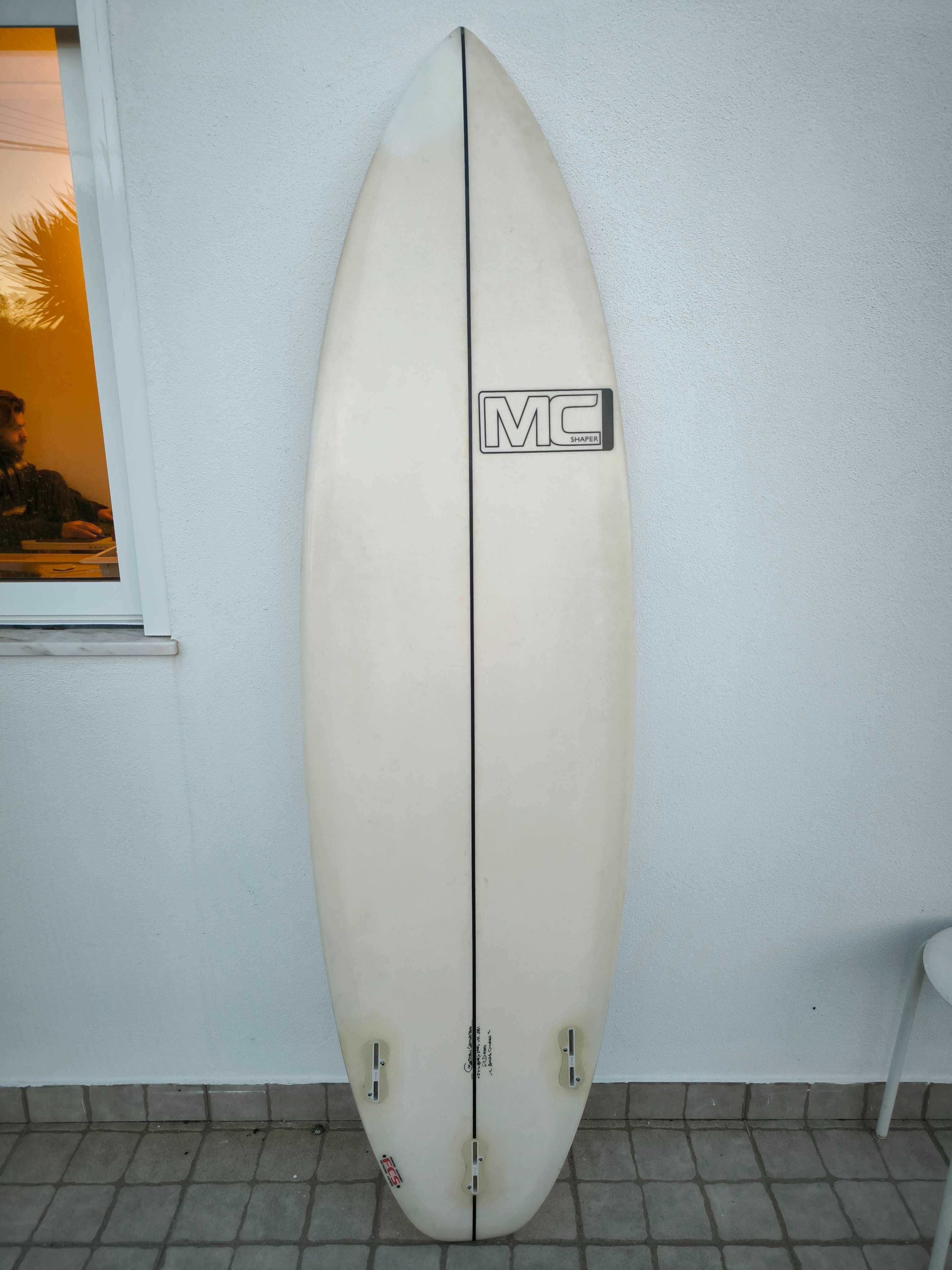 Prancha de surf 5'11 epóxi FCS 2  com deck FCS