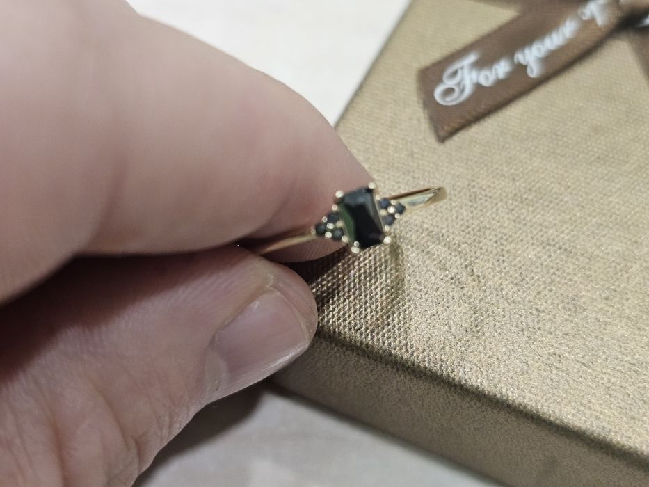 Złoty pierścionek z ONYKSEM MAŁYM PR 585