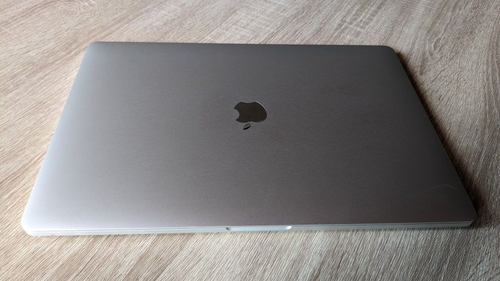 MacBook Pro silver