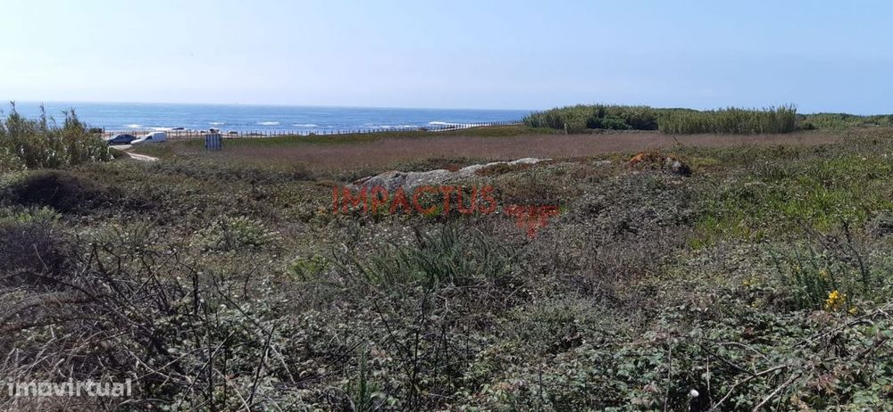 Terreno junto à praia