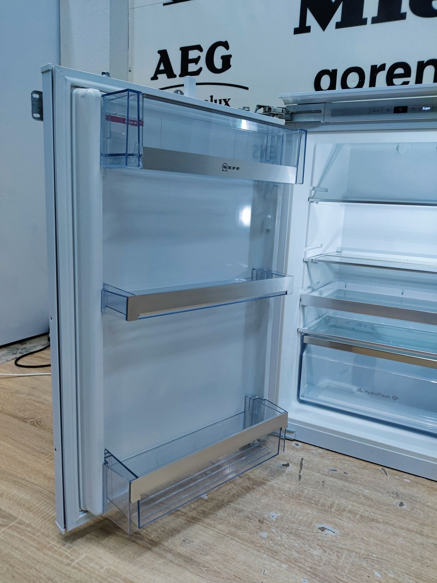 Neff™…Встраиваемый холодильник. 87см. Германия. Сенсор. Led.