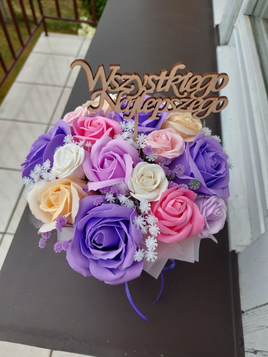 Flowerbox z pachnących różyczek mydlanych na każdą okazję