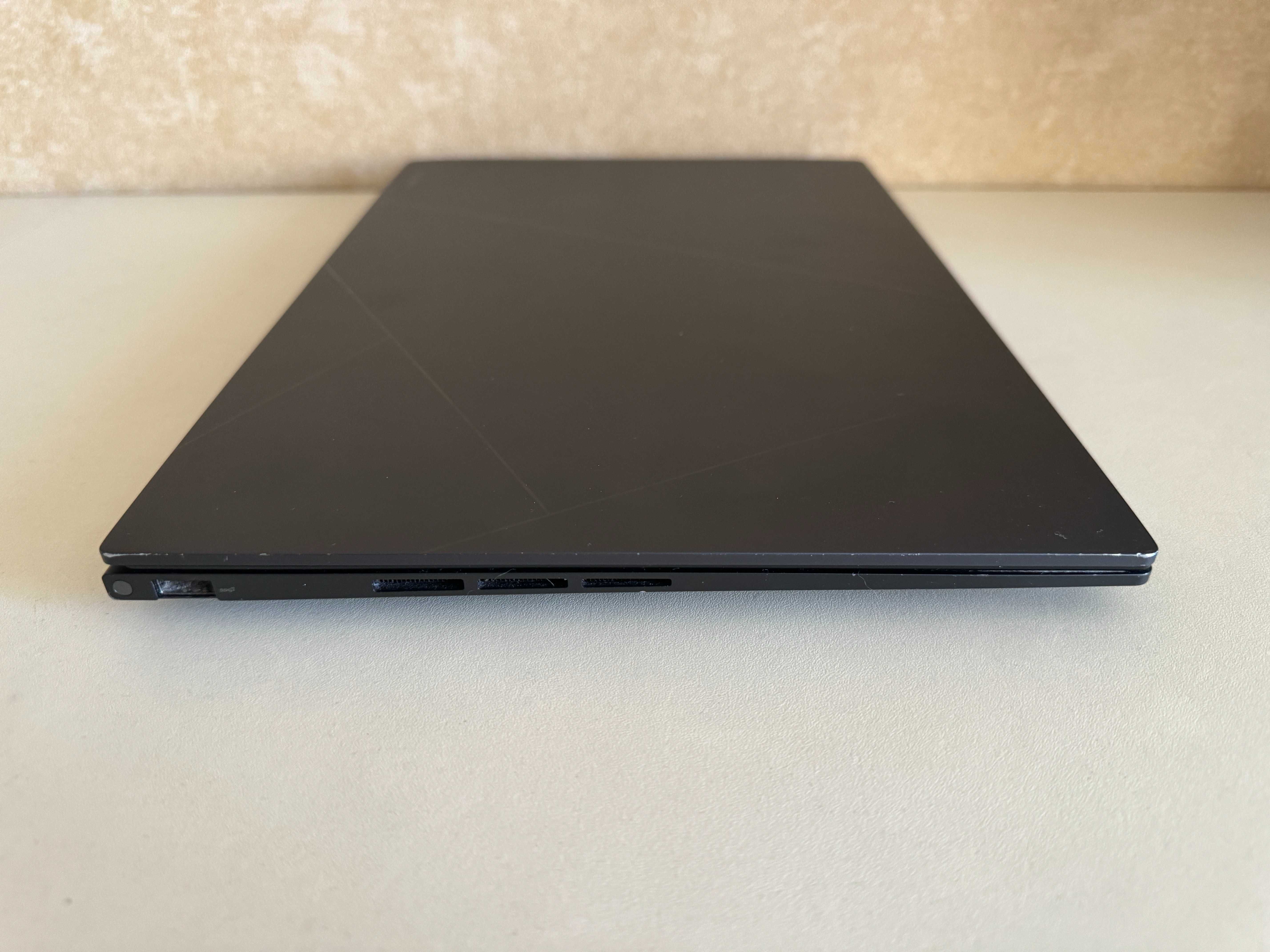 Asus Zenbook 14 OLED UX3404V