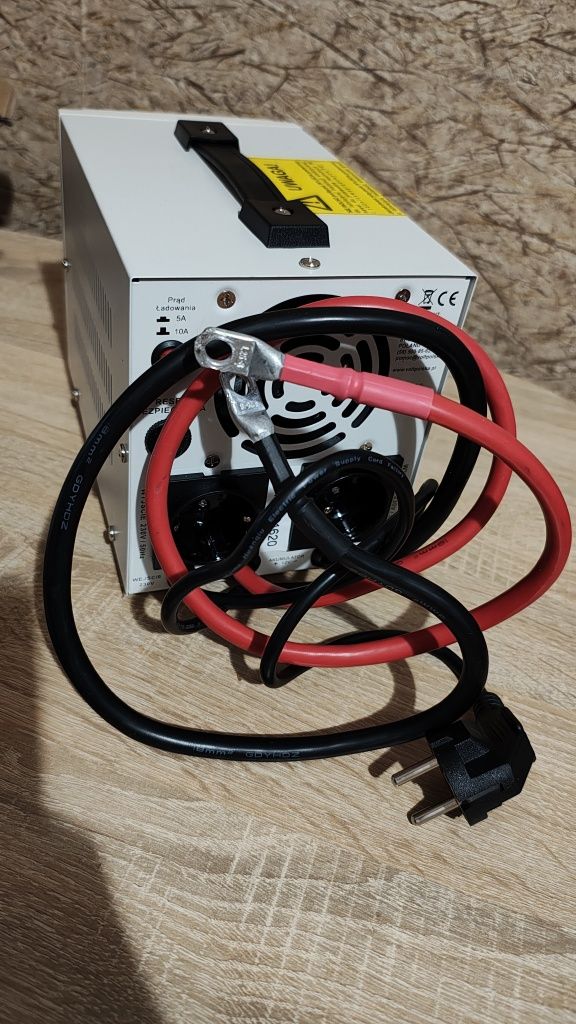 Продам безперебійне Volt polska на відновлення або запчастини.