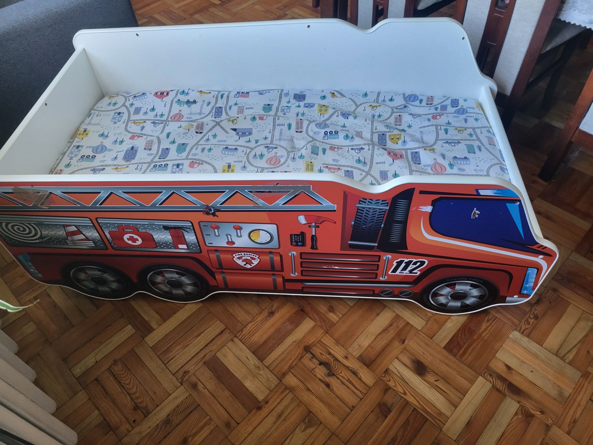 Lozko dzieciece wóz strażacki auto