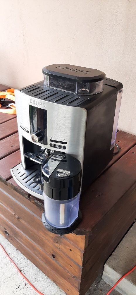 Ekspres Krups quattro force z pojemnikiem na mleko