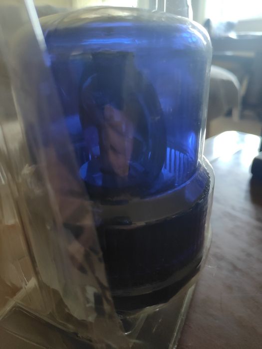 Rotativo azul magnetizado com ligação a isqueiro