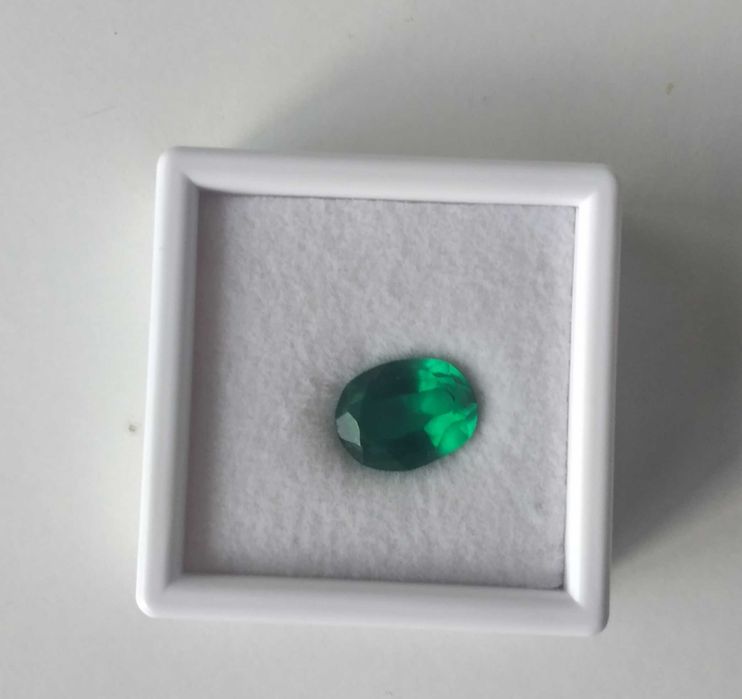 Pedra preciosa Esmeralda com certificado