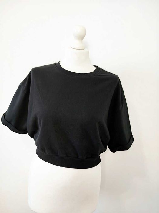 157 czarny krótki tshirt ze ściąganiem w talii