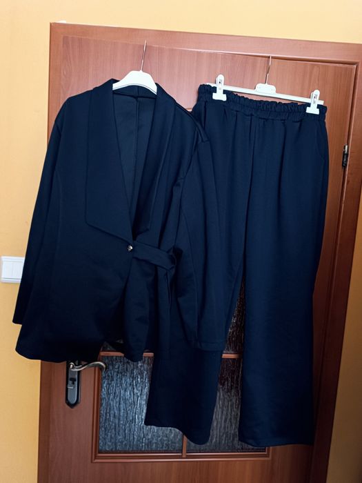 Komplet granatowy masełko marynarka i spodnie