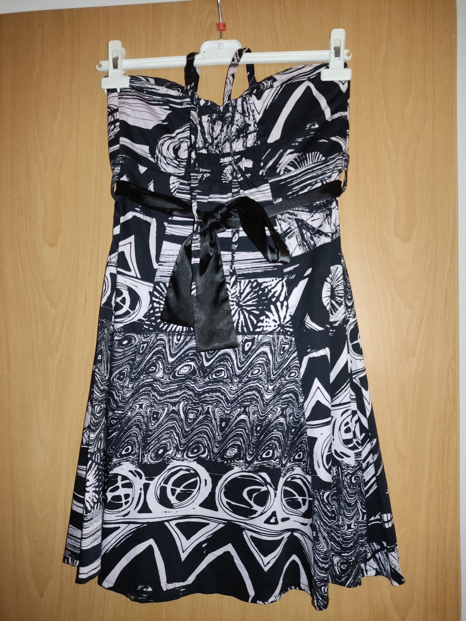 Vestido midi preto e branco