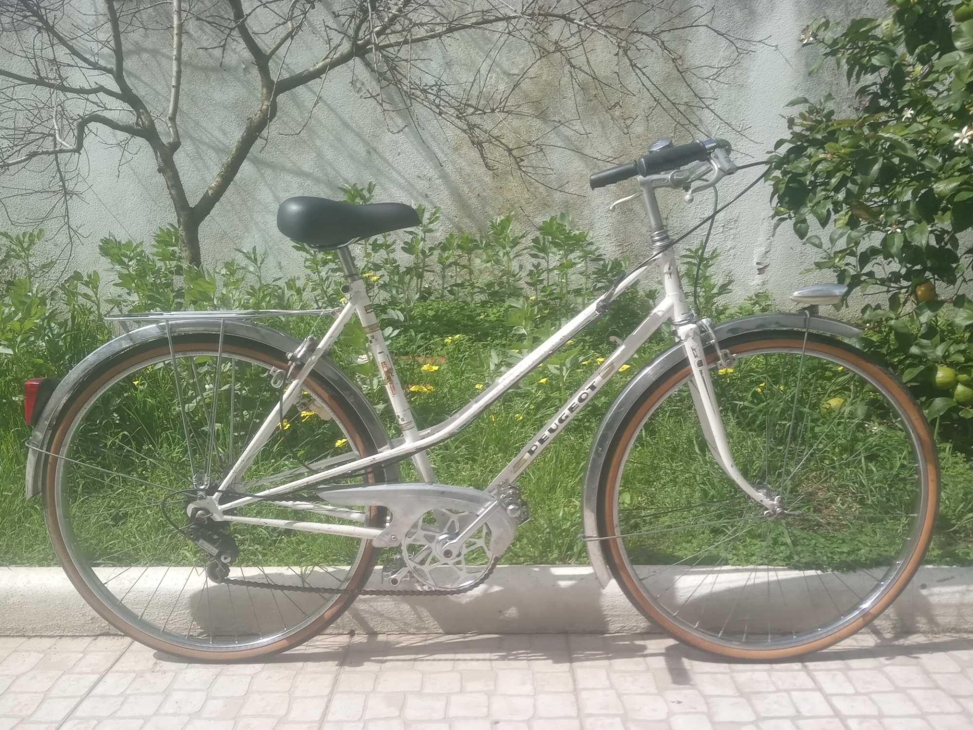 Bicicleta Peugeot vintage classica branca roda 27,5
Tamanho 50