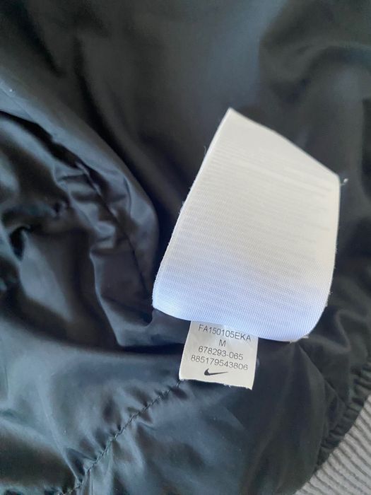 Продам куртку осеннюю Nike  в хорошем состоянии