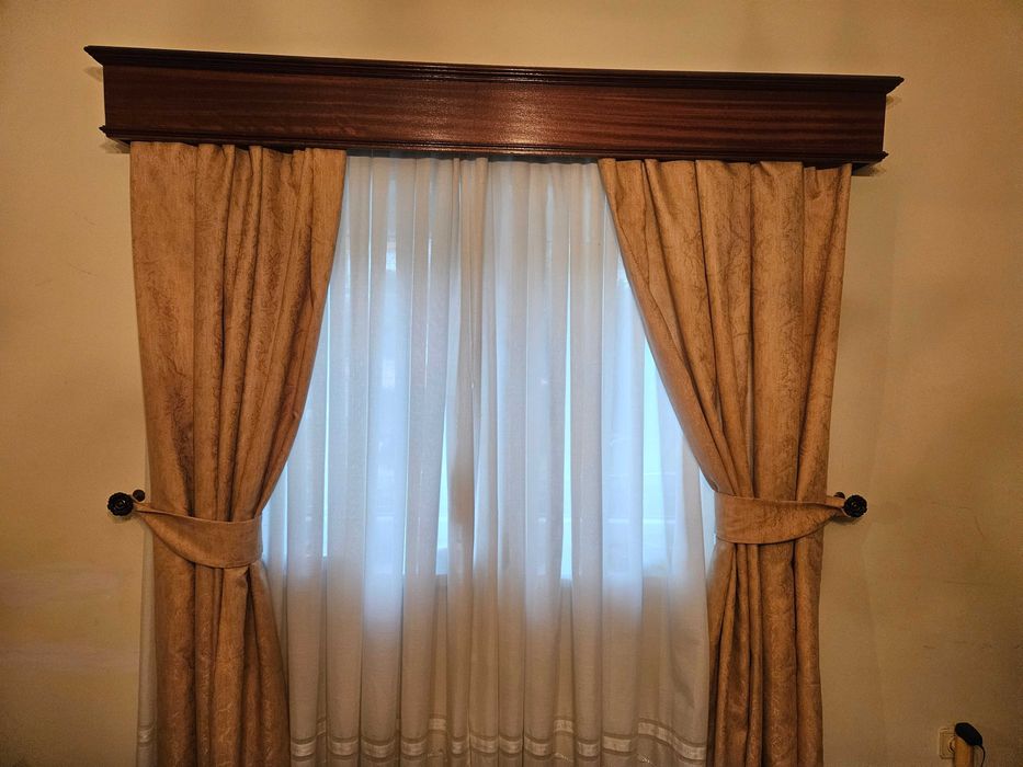 Sanefas com cortinados