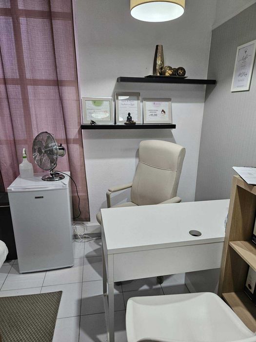 Vendo Mobiliario de clinica de estetica com Maquina de Laser