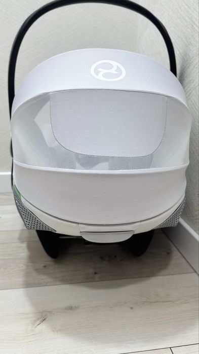 Автокрісло (автолюлька) Cybex Cloud T i-Size plus Platinum White
