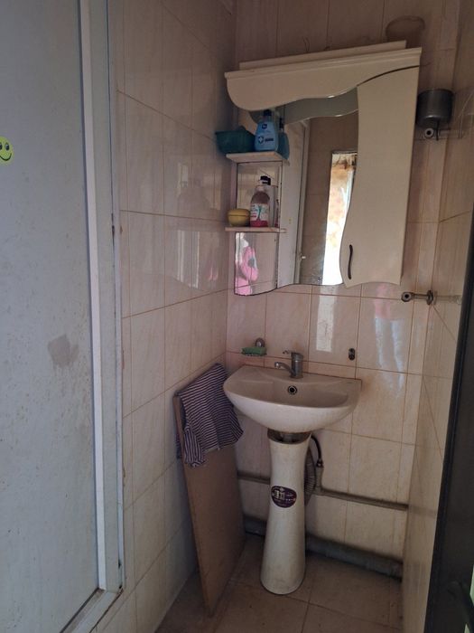 Здам дві кімнати в трикімнатній квартирі (без господині)