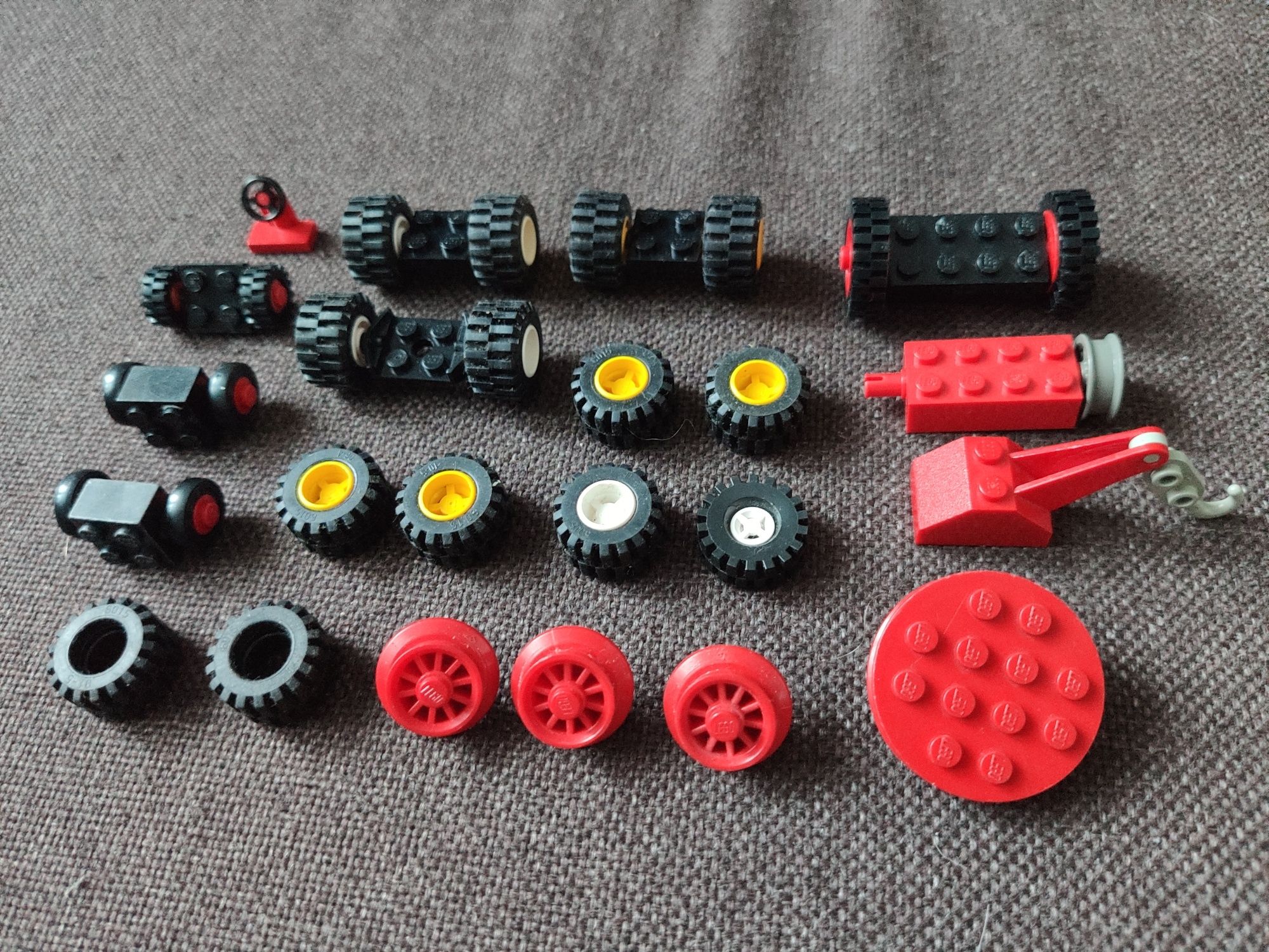 Klocki Lego Technic mini mix przeguby, płomienie, koła 100 elementów