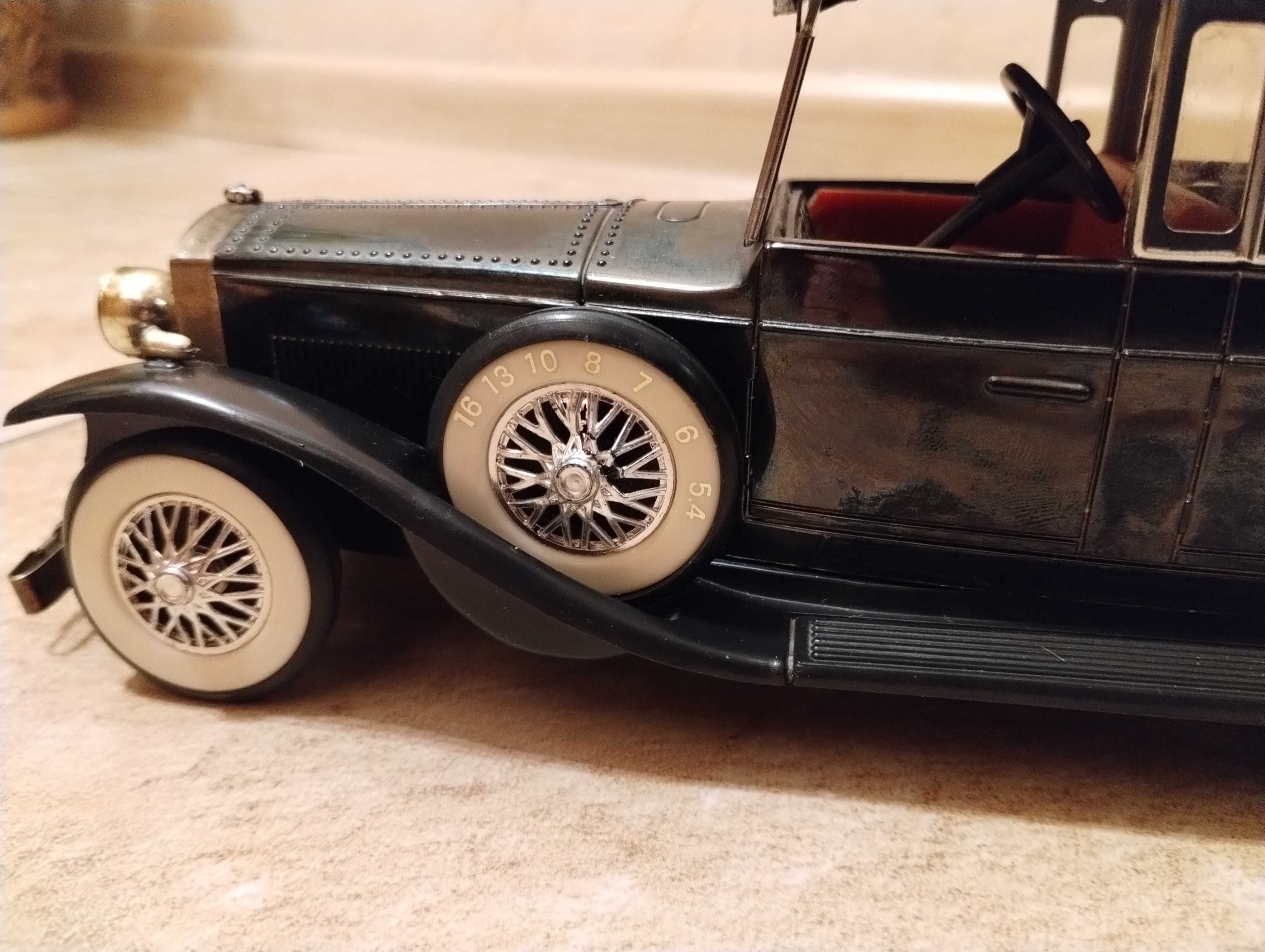 Samochód z Radiem - Vintage - Model Retro - PRL