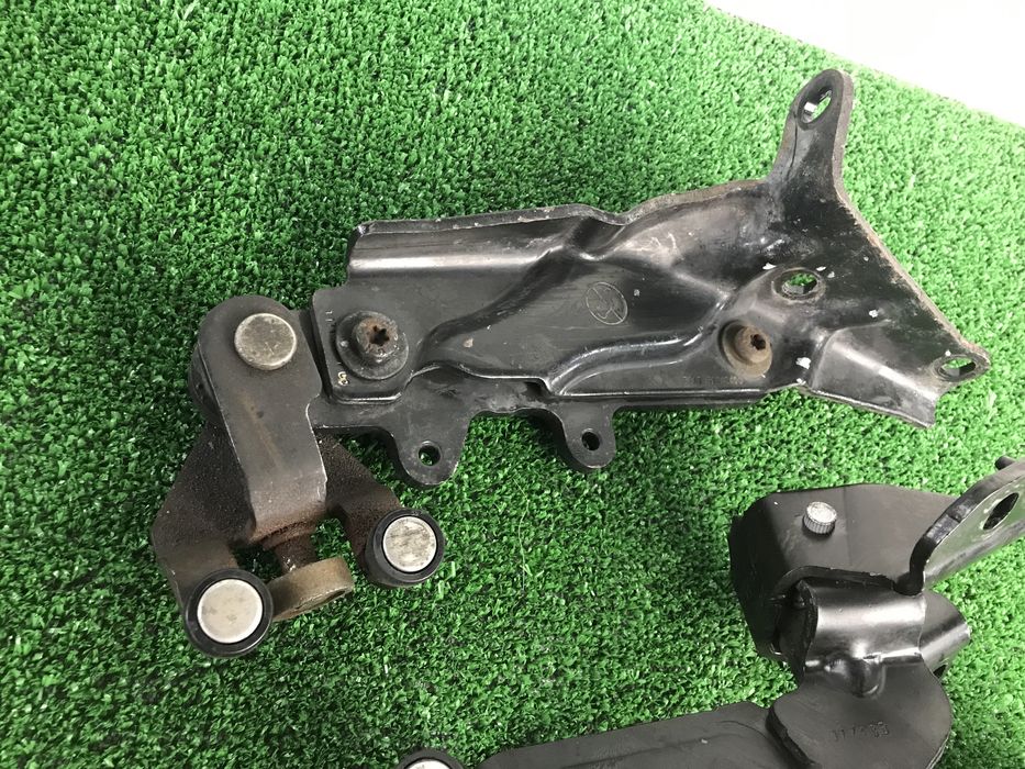 Роліки правих здвижних дверей Фіат Добло 263 Опель Комбо 2010-2017