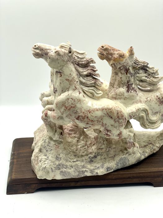 Escultura de cavalos da sorte chineses em pedra marmore