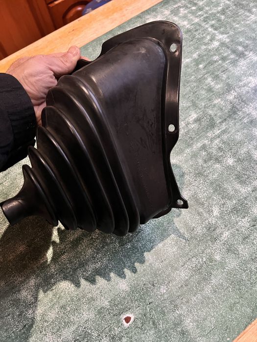 Пильник на рульову тягу на Audi А6 С4